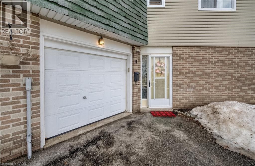60 ELMSDALE Drive Unit# 11 — photo 3