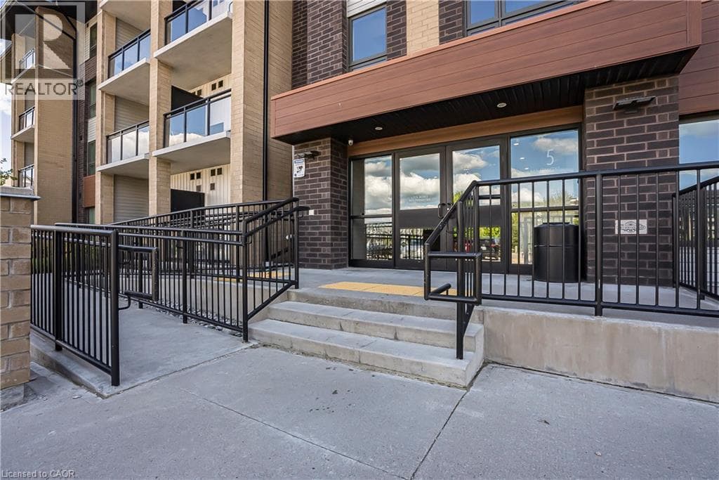 25 KAY Crescent Unit# 403 — photo 3