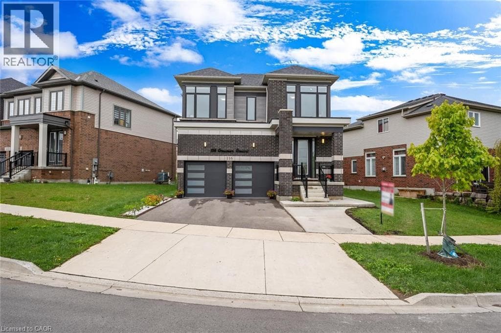 116 CROSSMORE Crescent — photo 1