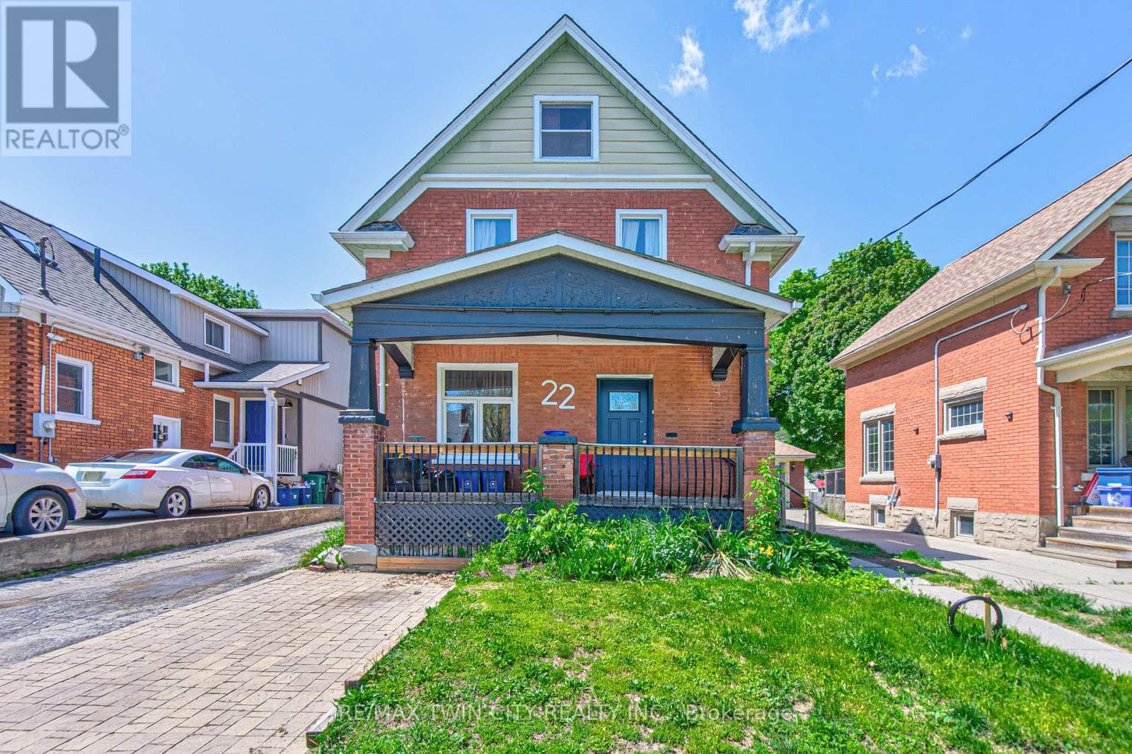 22 HERLAN AVENUE — photo 1