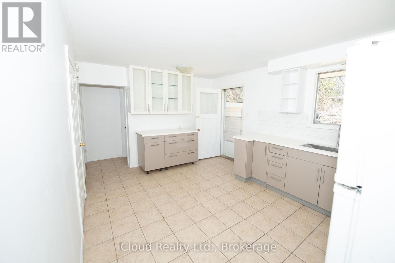 536 GLEN FORREST BOULEVARD — photo 2