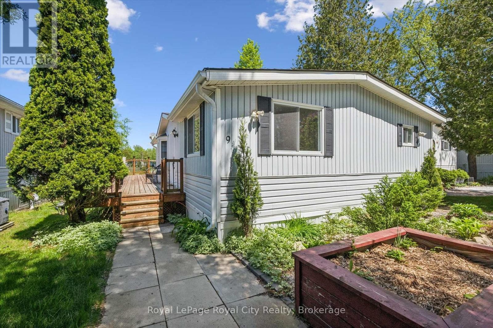 9 BUSH LANE — photo 2