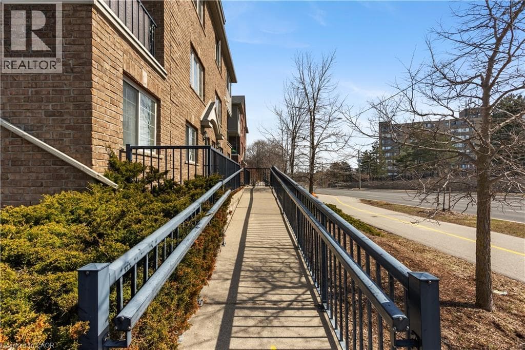 950 HIGHLAND Road W Unit# 20 — photo 3