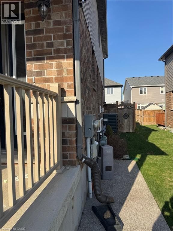 9 SANDYBAY Avenue Unit# Upper — photo 3