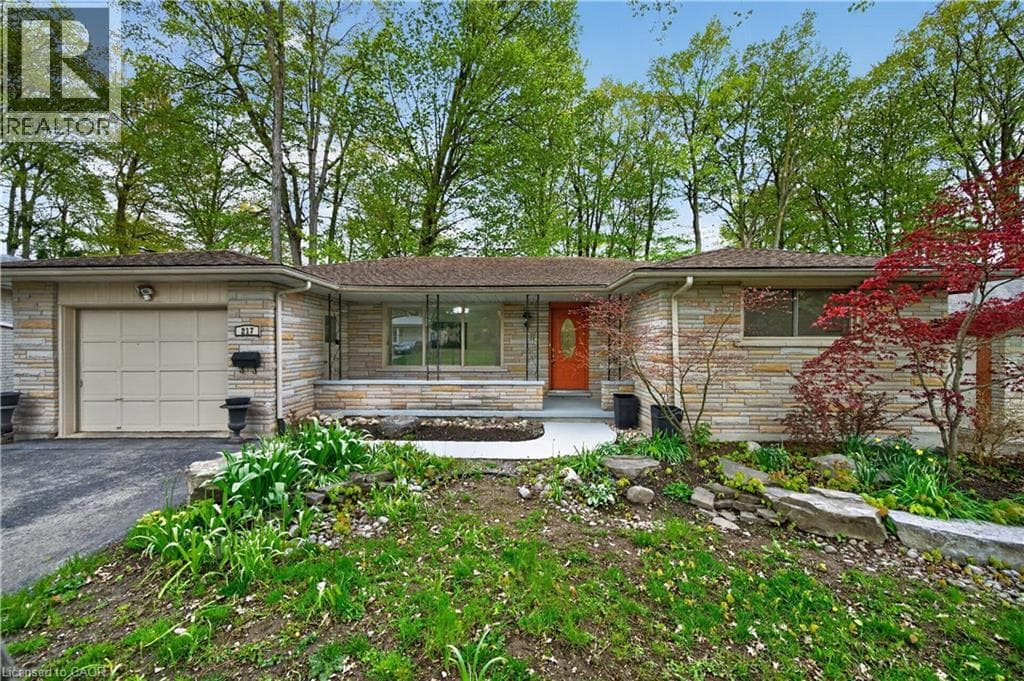 217 PINEGROVE Crescent — photo 3