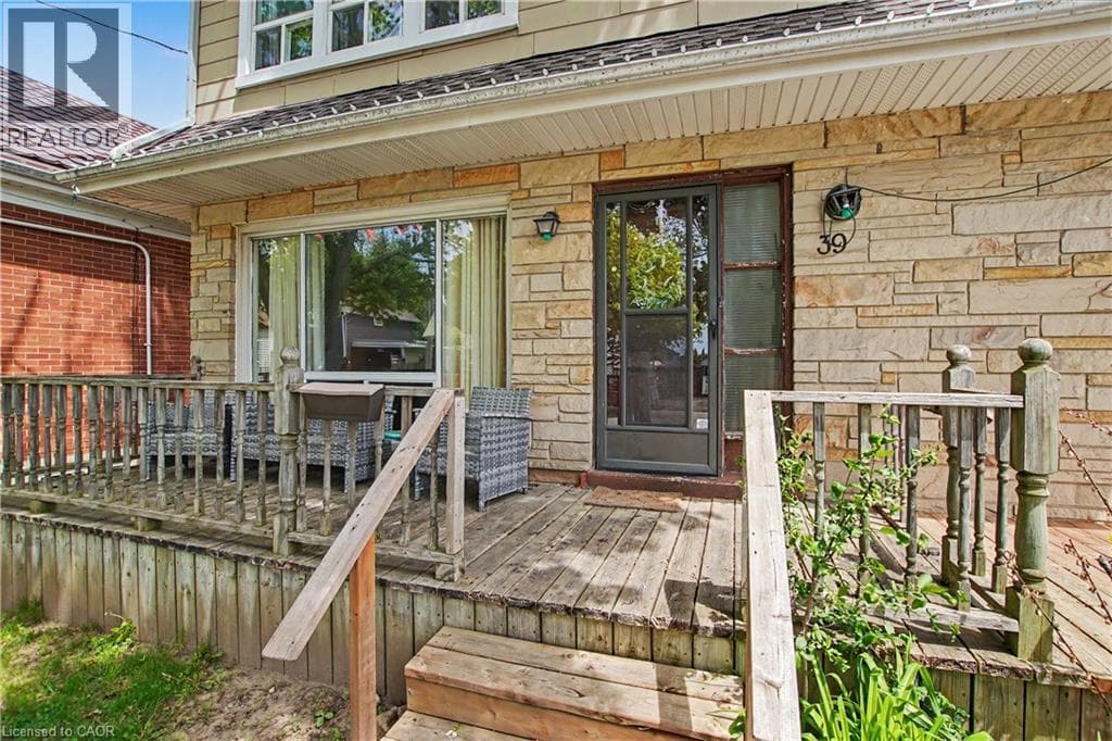 39 HENRY Street — photo 3