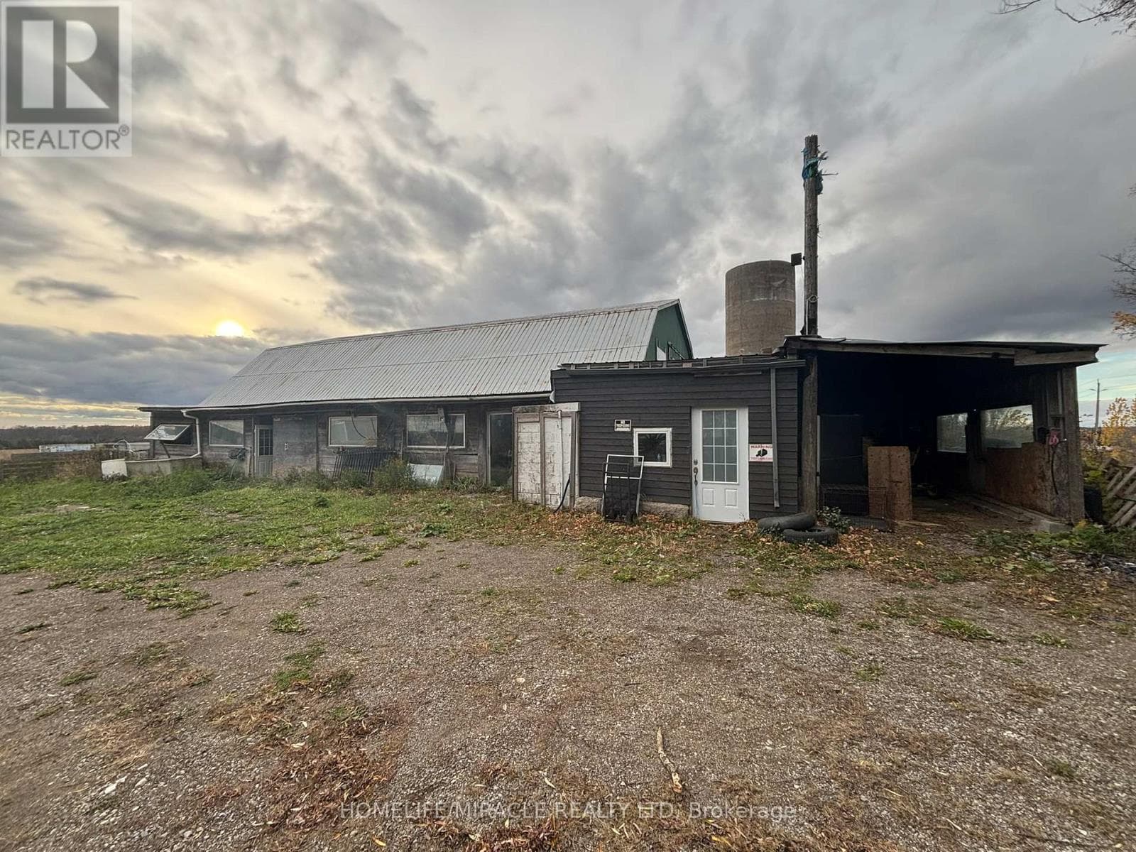 1381 HWY 8 — photo 1