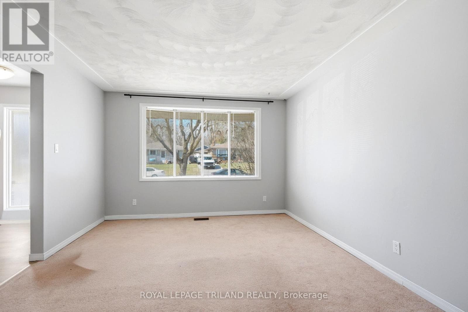 A - 195B CEDARVALE CRESCENT — photo 1