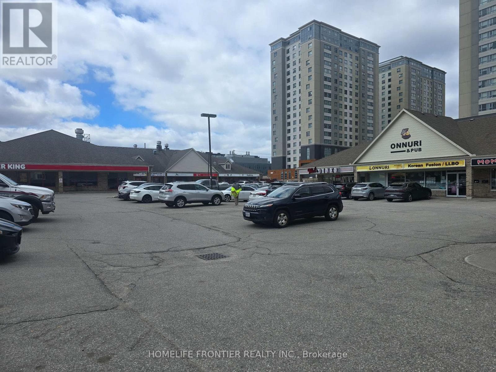 6B - 140 UNIVERSITY AVENUE W — photo 1