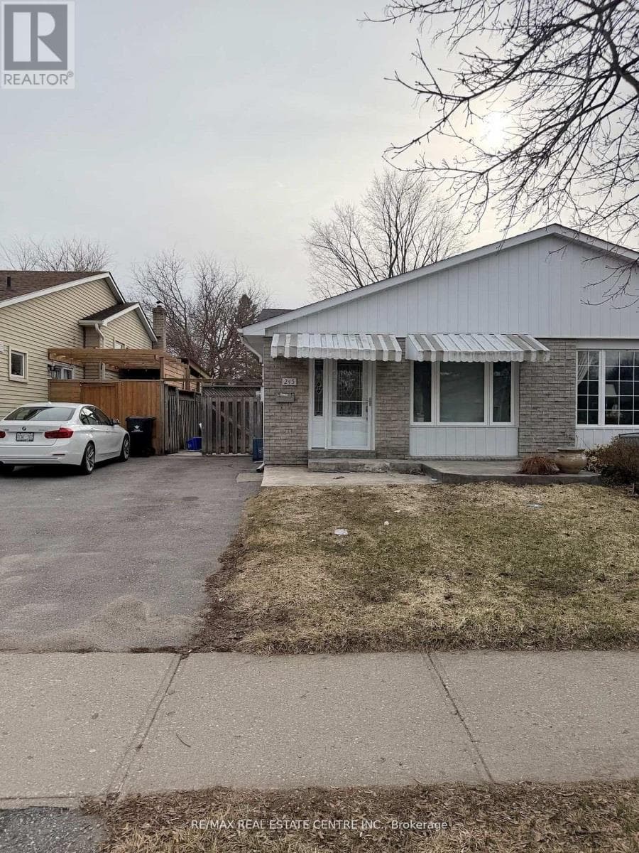 245 HERITAGE DRIVE — photo 1