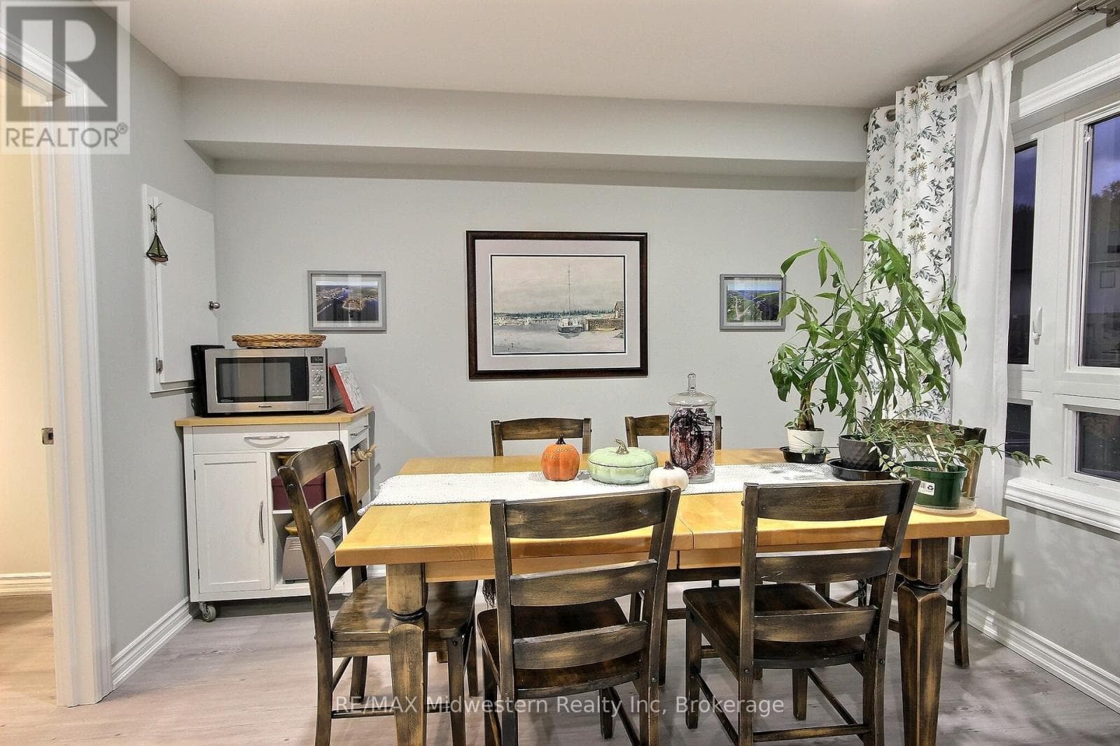 35 - 287 CHAPEL HILL DRIVE — photo 3