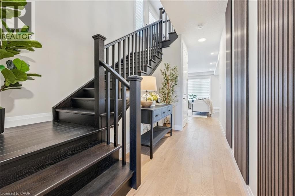 111 CATHERINE Street — photo 3