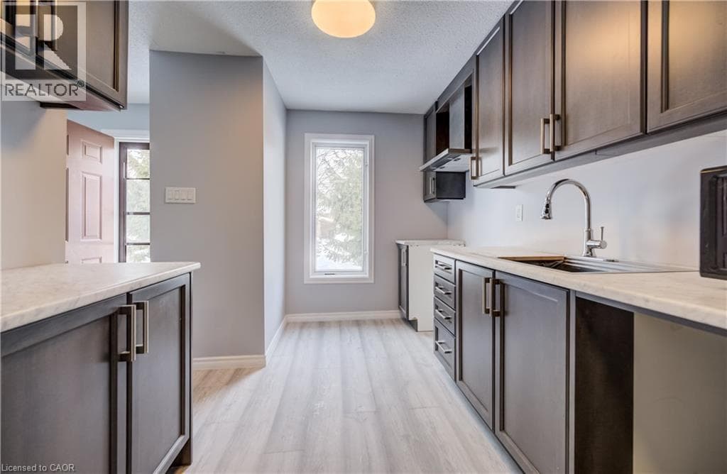 249 CEDARBRAE Avenue Unit# 18 — photo 3