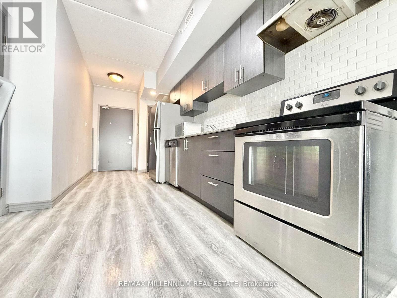 F210 - 275 LARCH STREET — photo 2