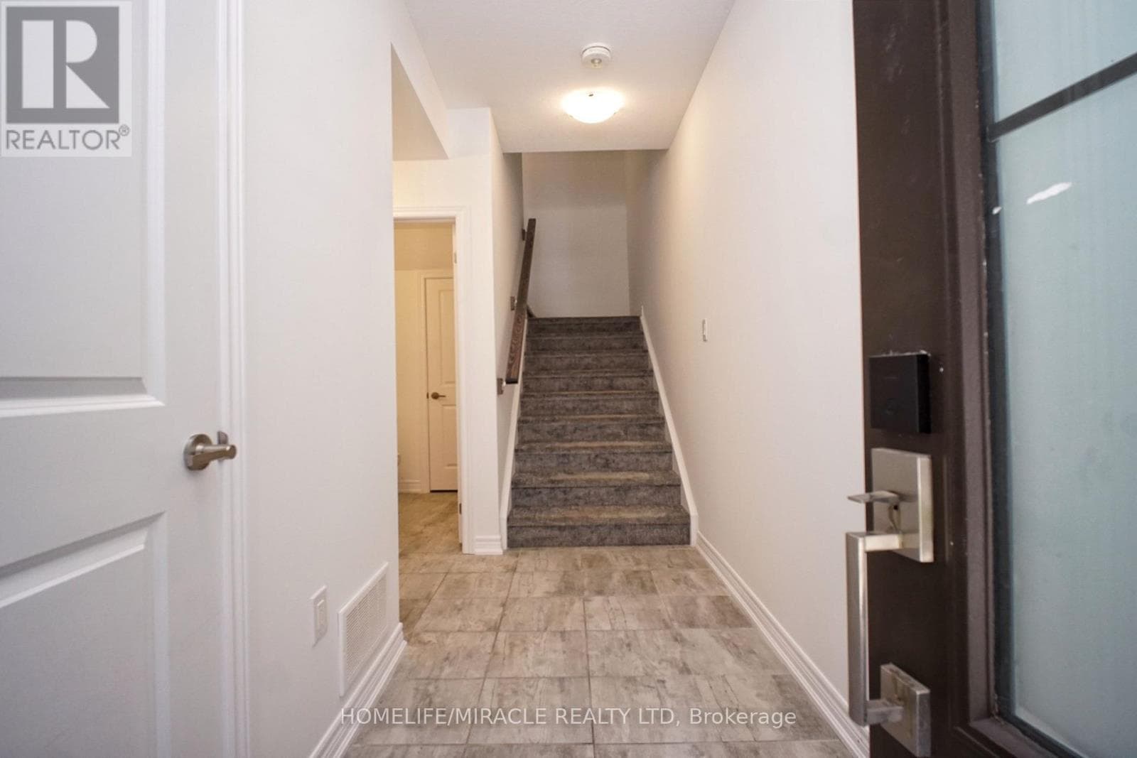129 - 10 BIRMINGHAM DRIVE — photo 3