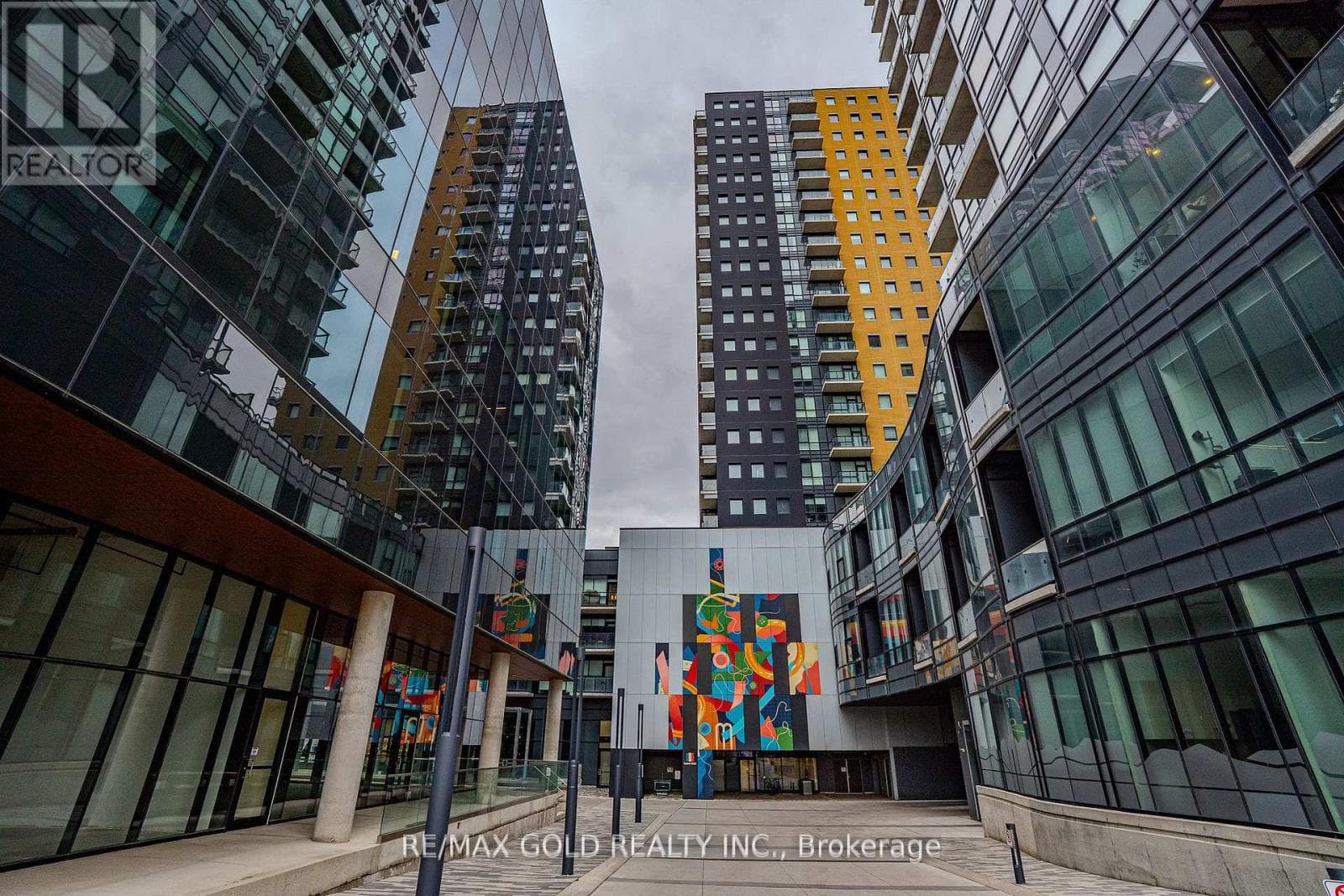 1010 - 104 GARMENT STREET — photo 1