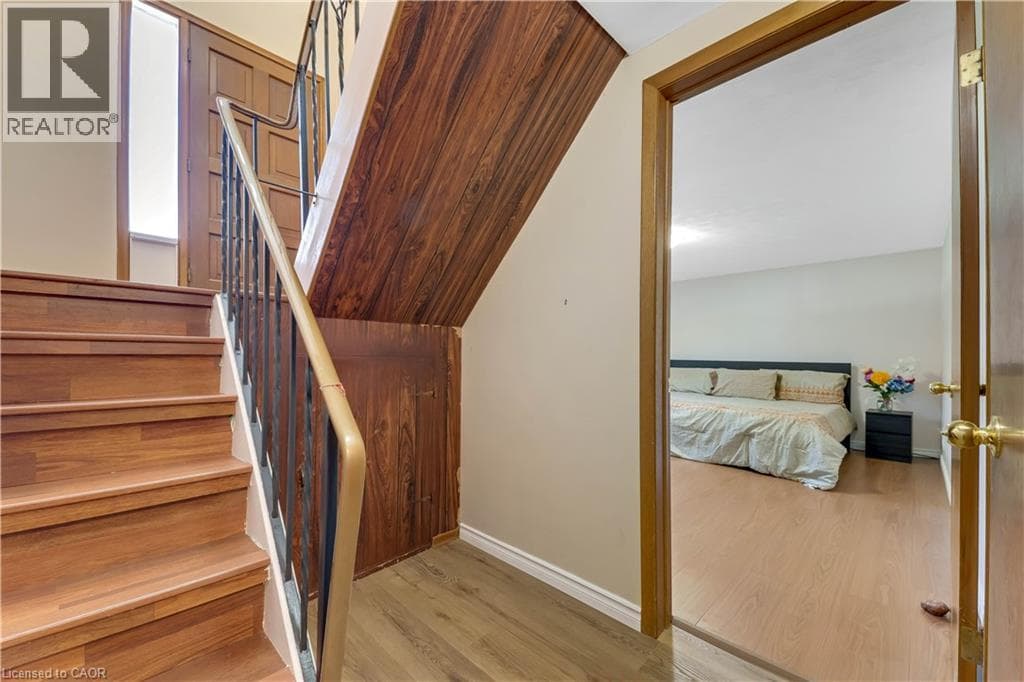 402 LAKEVIEW Drive — photo 3