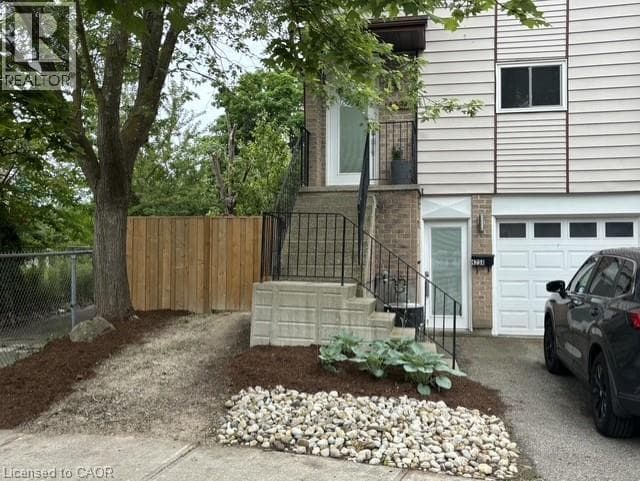 423 CADBURY Court Unit# A — photo 2