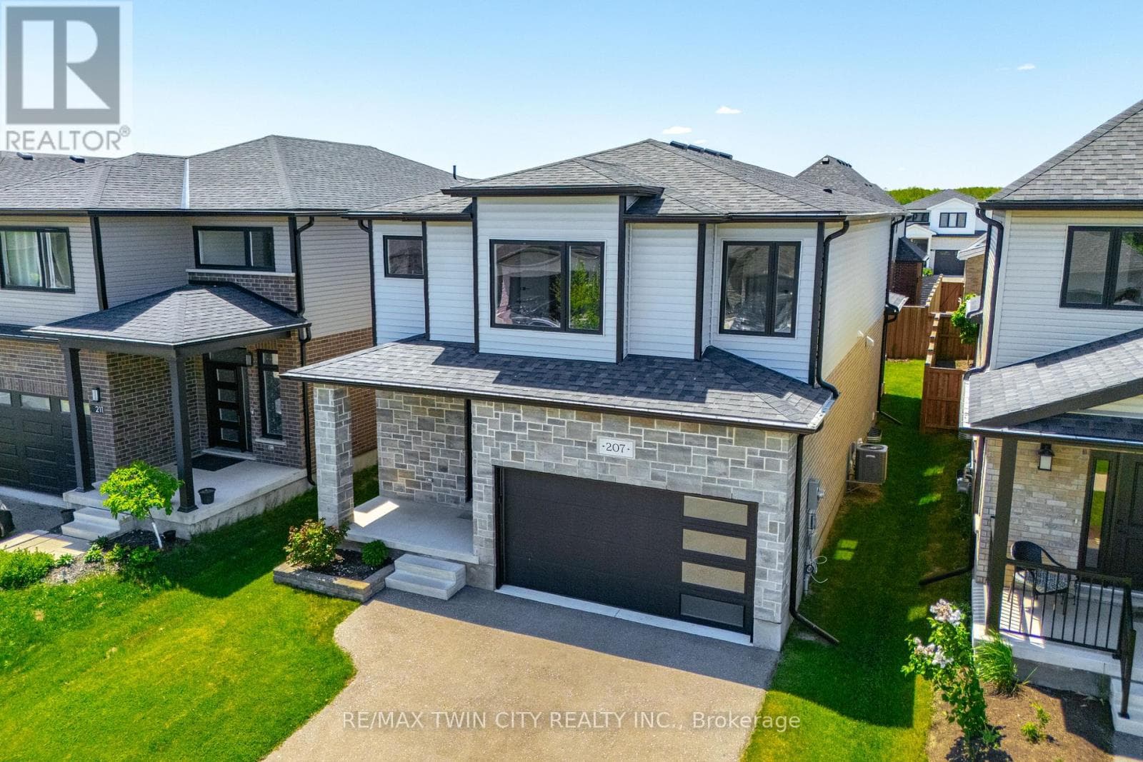 207 TIMBER TRAIL ROAD — photo 2