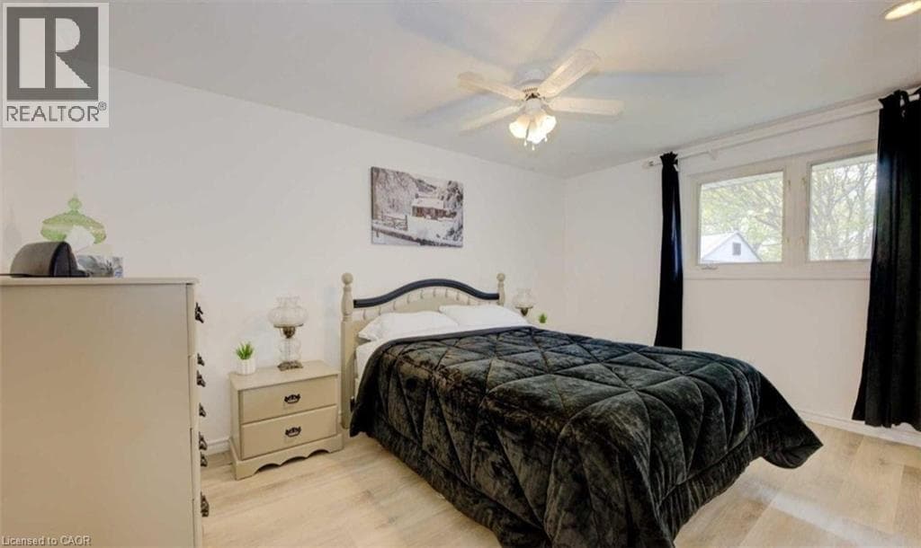 275 KINGSWOOD Drive Unit# UPPER — photo 2