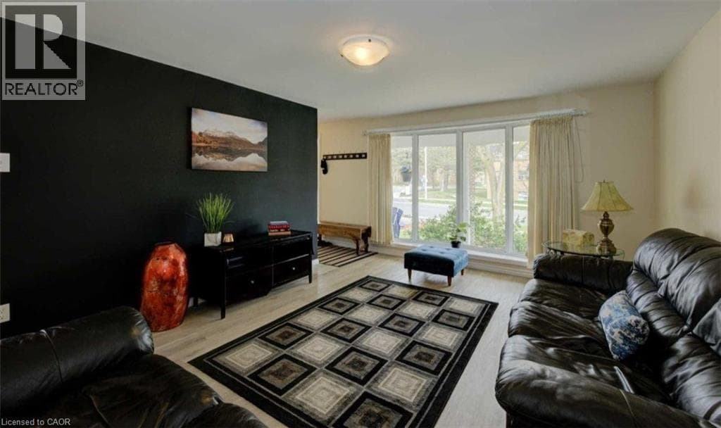 275 KINGSWOOD Drive Unit# UPPER — photo 3
