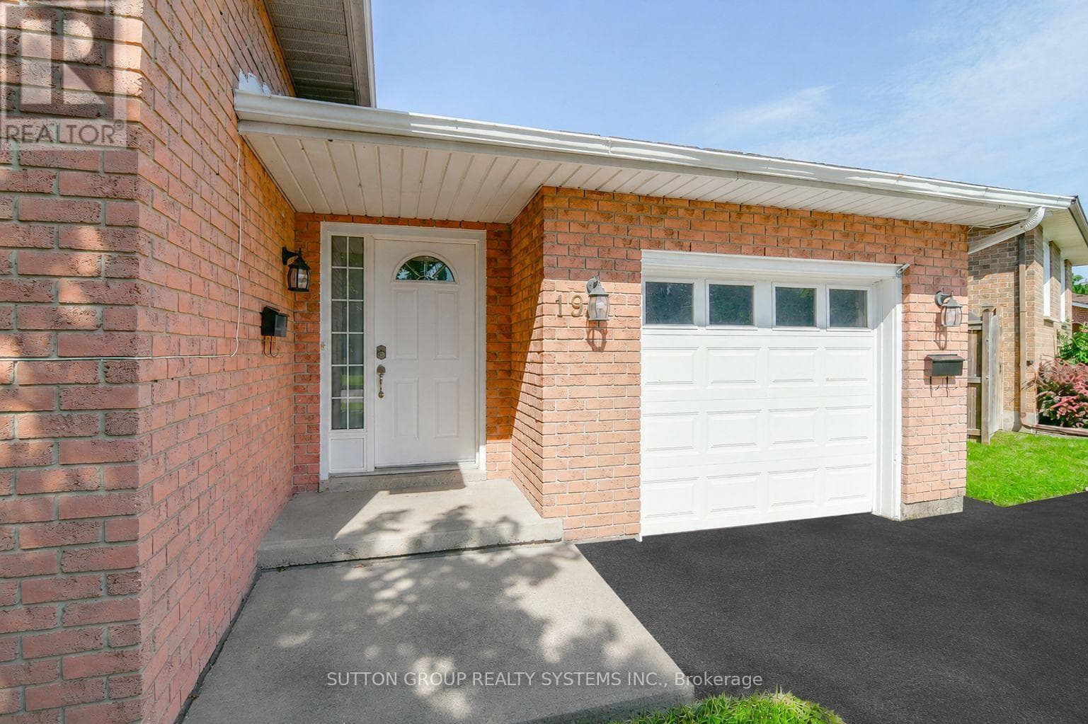19 LORRAINE DRIVE — photo 2