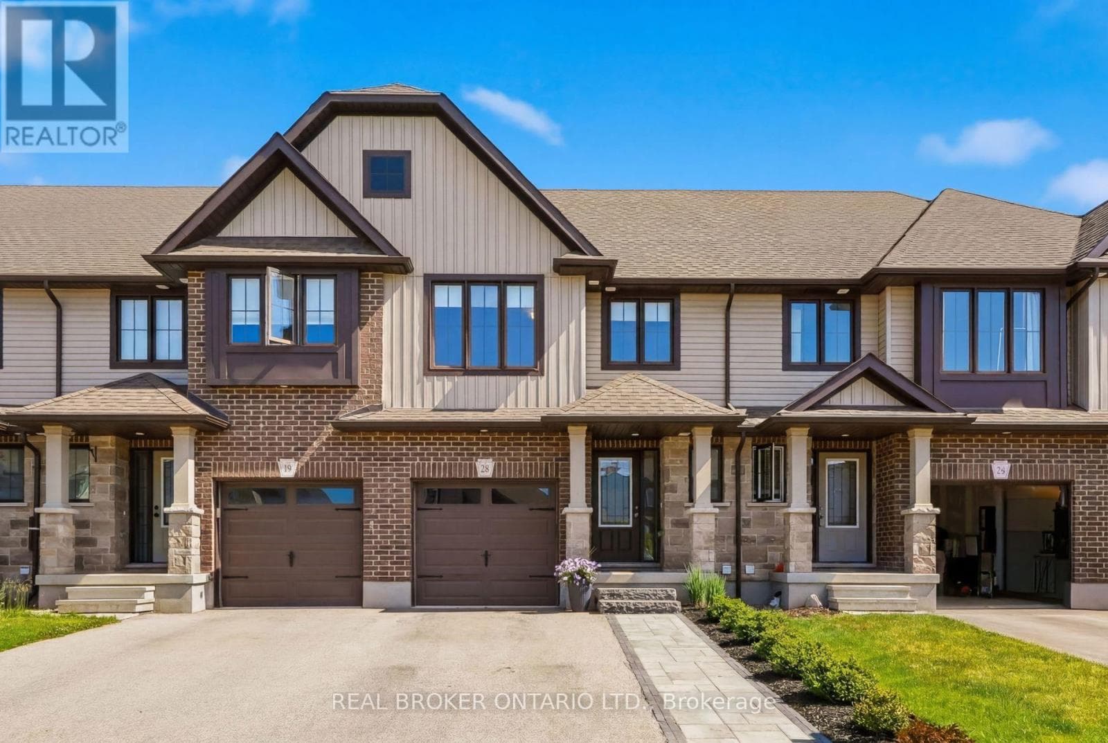 28 ISAAC STREET — photo 1