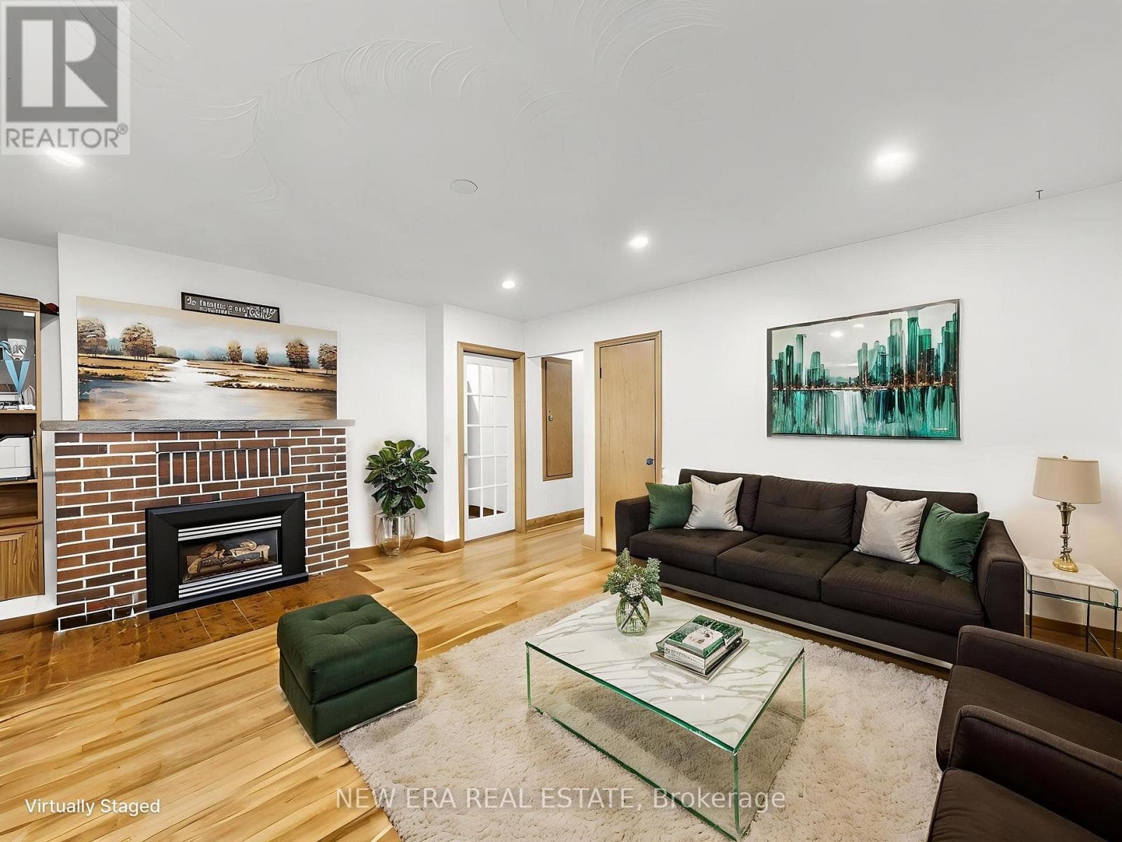 48 CHRISTOPHER DRIVE — photo 2