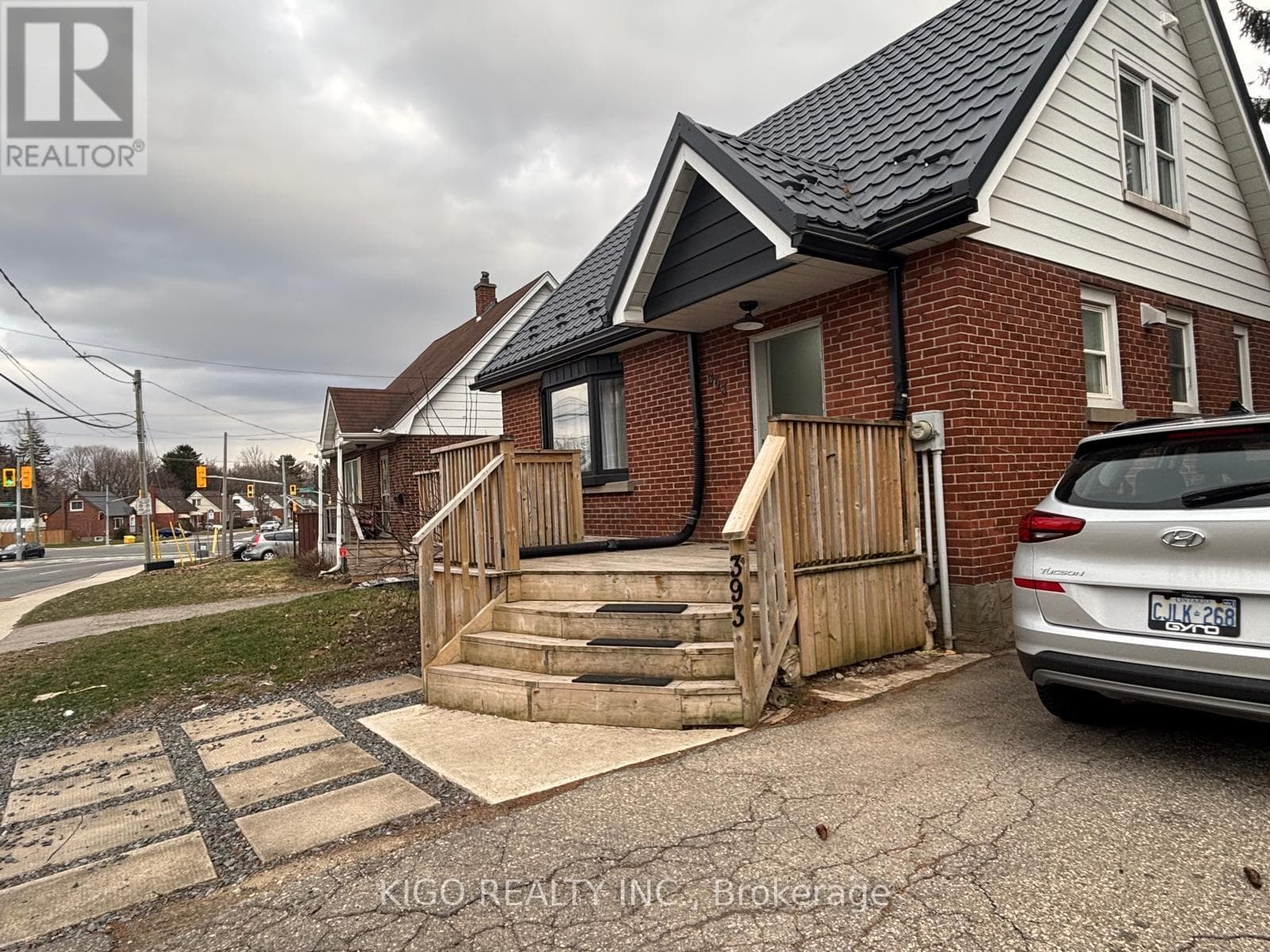 393 WEBER STREET E — photo 1