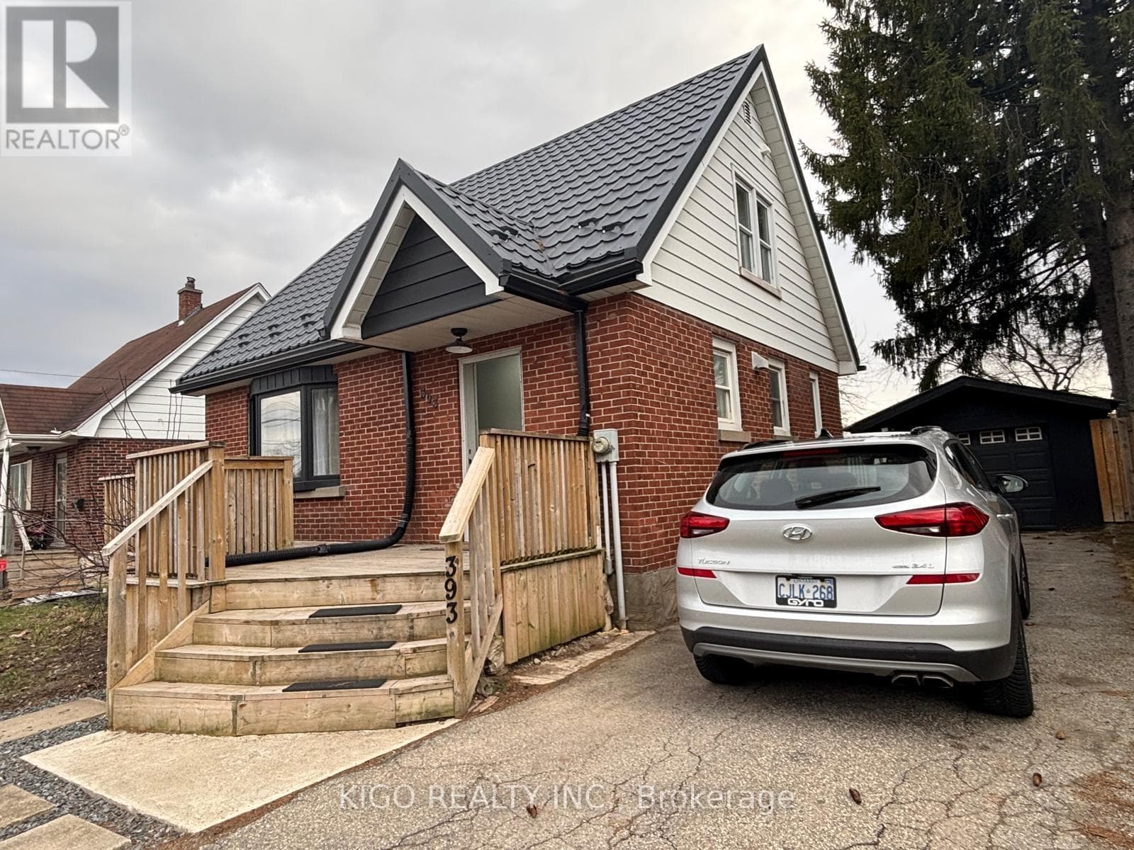 393 WEBER STREET E — photo 2