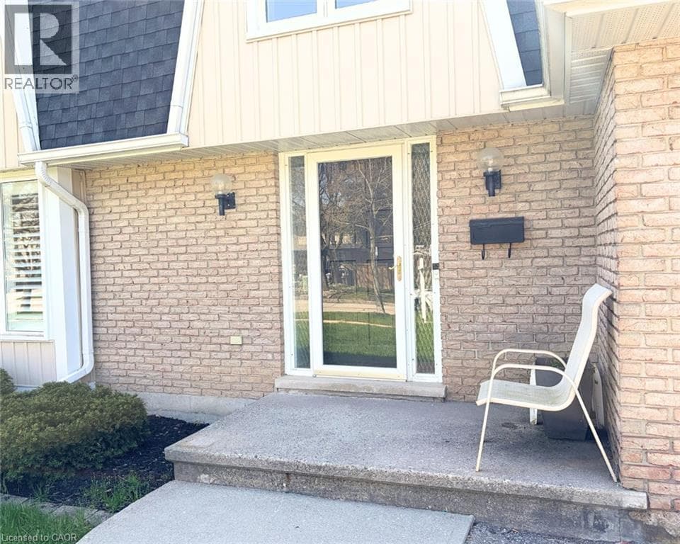 111 MANOR Drive — photo 2