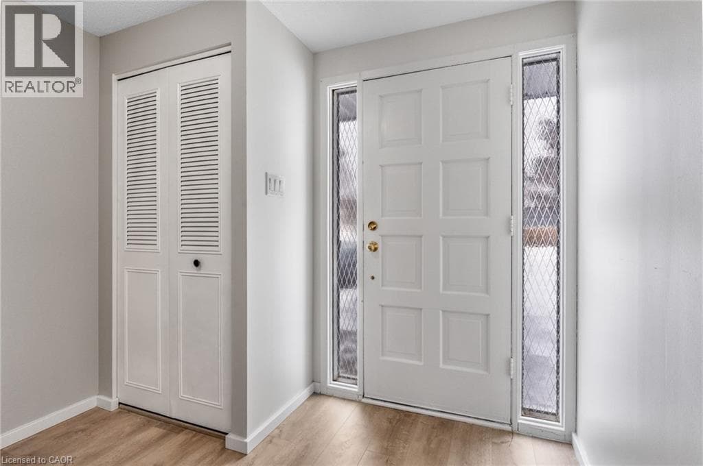 111 MANOR Drive — photo 3