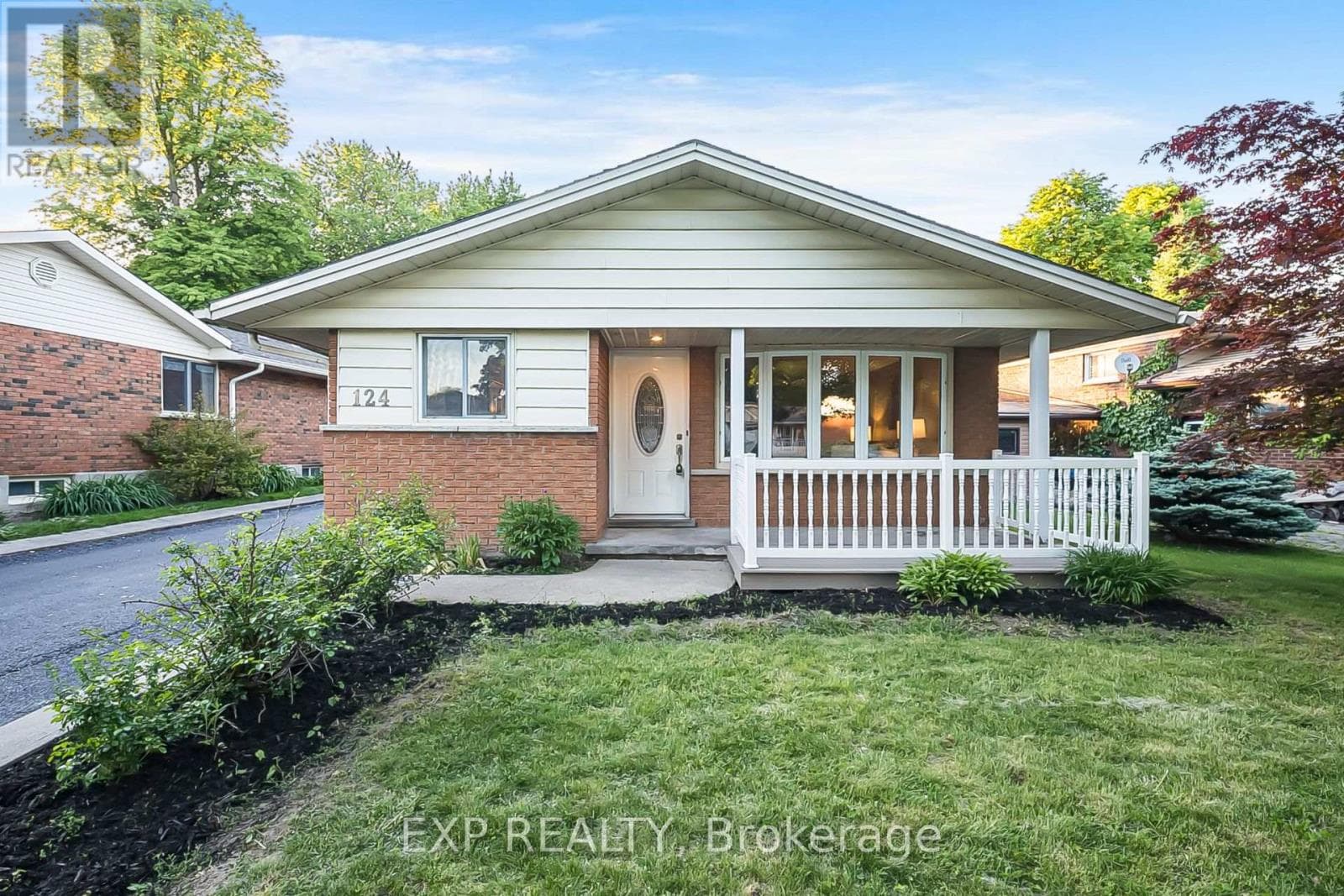 124 DUNSMERE DRIVE — photo 1