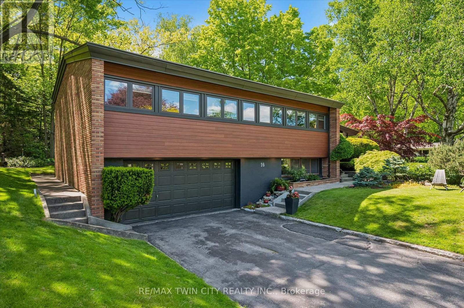 16 PARKWOOD DRIVE — photo 1