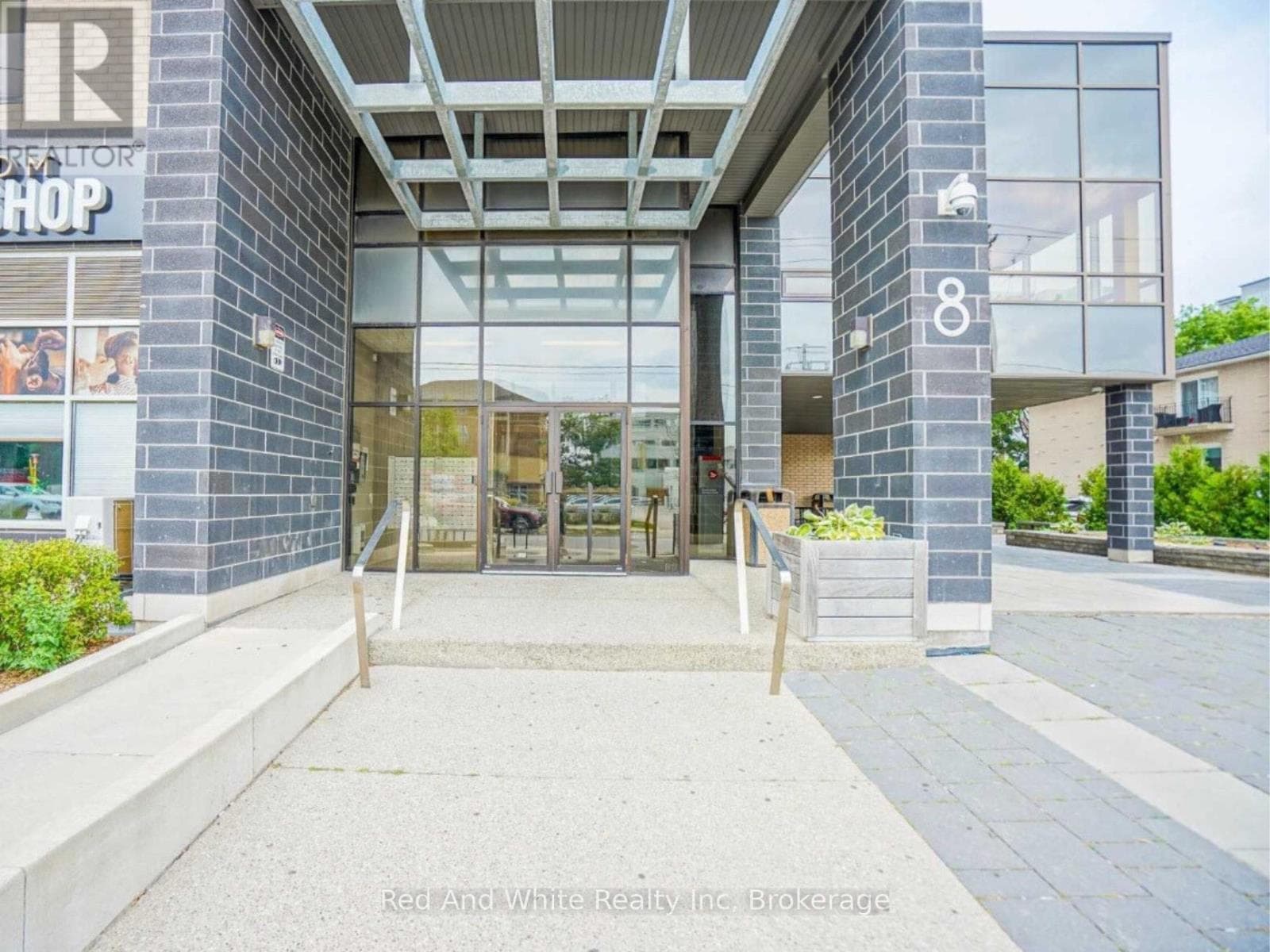 1105 - 8 HICKORY STREET W — photo 2