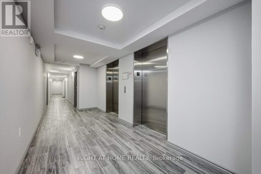 G407 - 275 LARCH STREET — photo 2