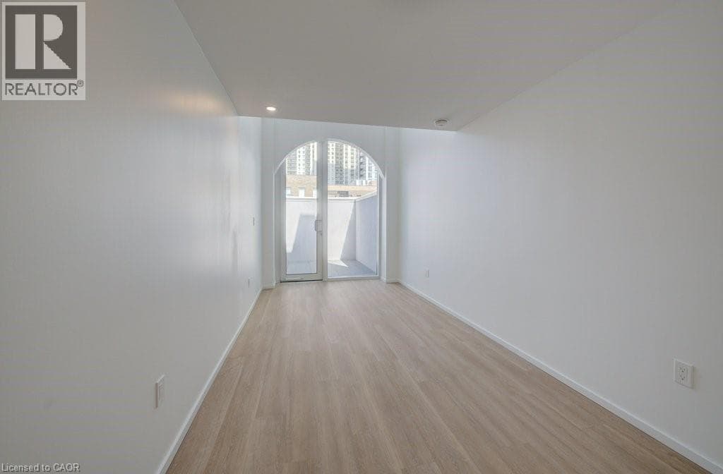 26 KING Street E — photo 3