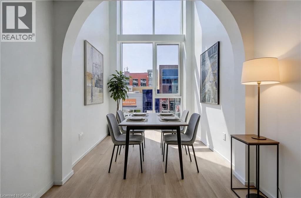 26 KING Street E — photo 1