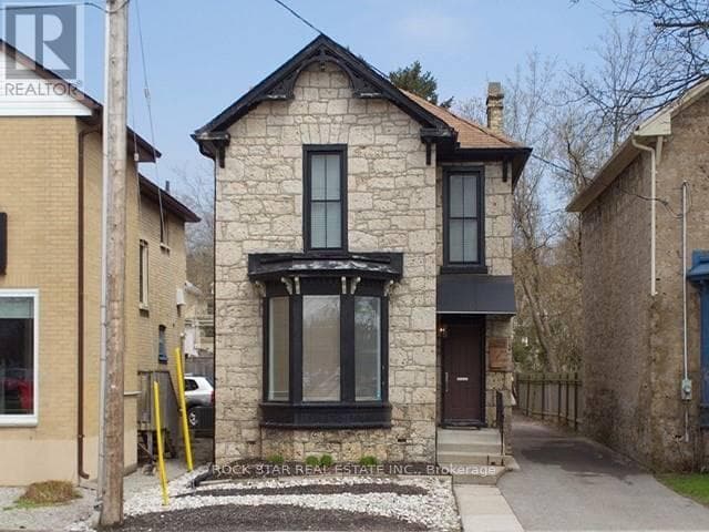 111 AINSLIE STREET N — photo 1