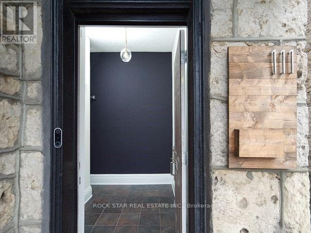 111 AINSLIE STREET N — photo 2