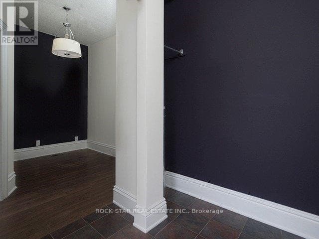 111 AINSLIE STREET N — photo 3