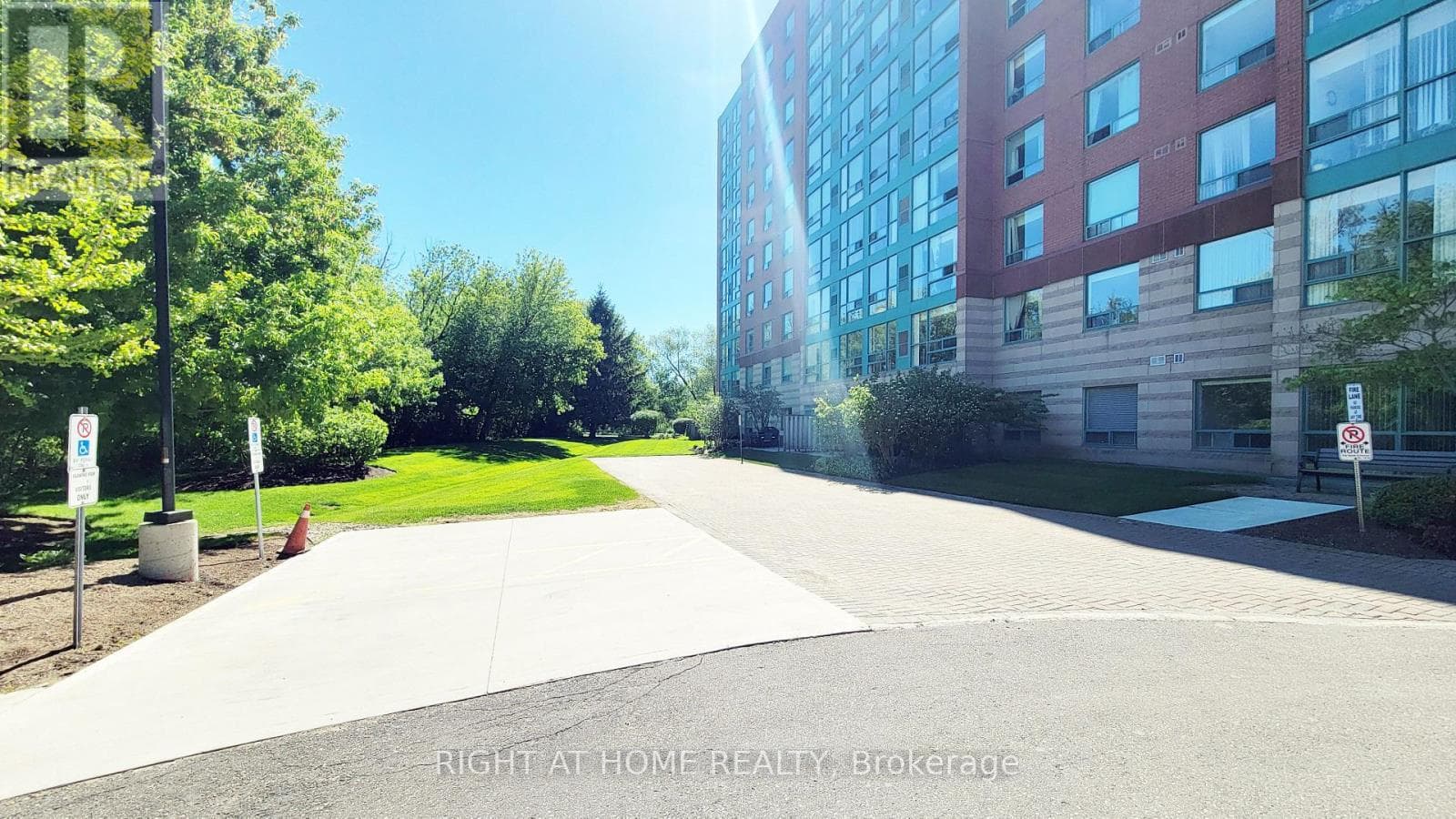302 - 55 BLUE SPRINGS DRIVE — photo 3