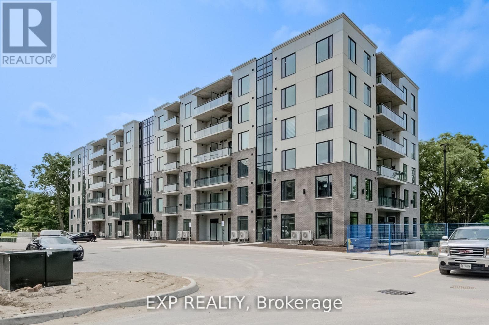 516 - 103 ROGER STREET — photo 1