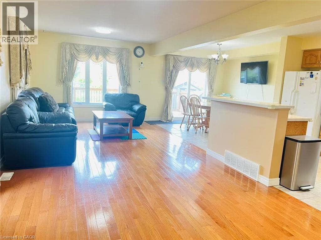 136 HIDDEN CREEK Drive — photo 3