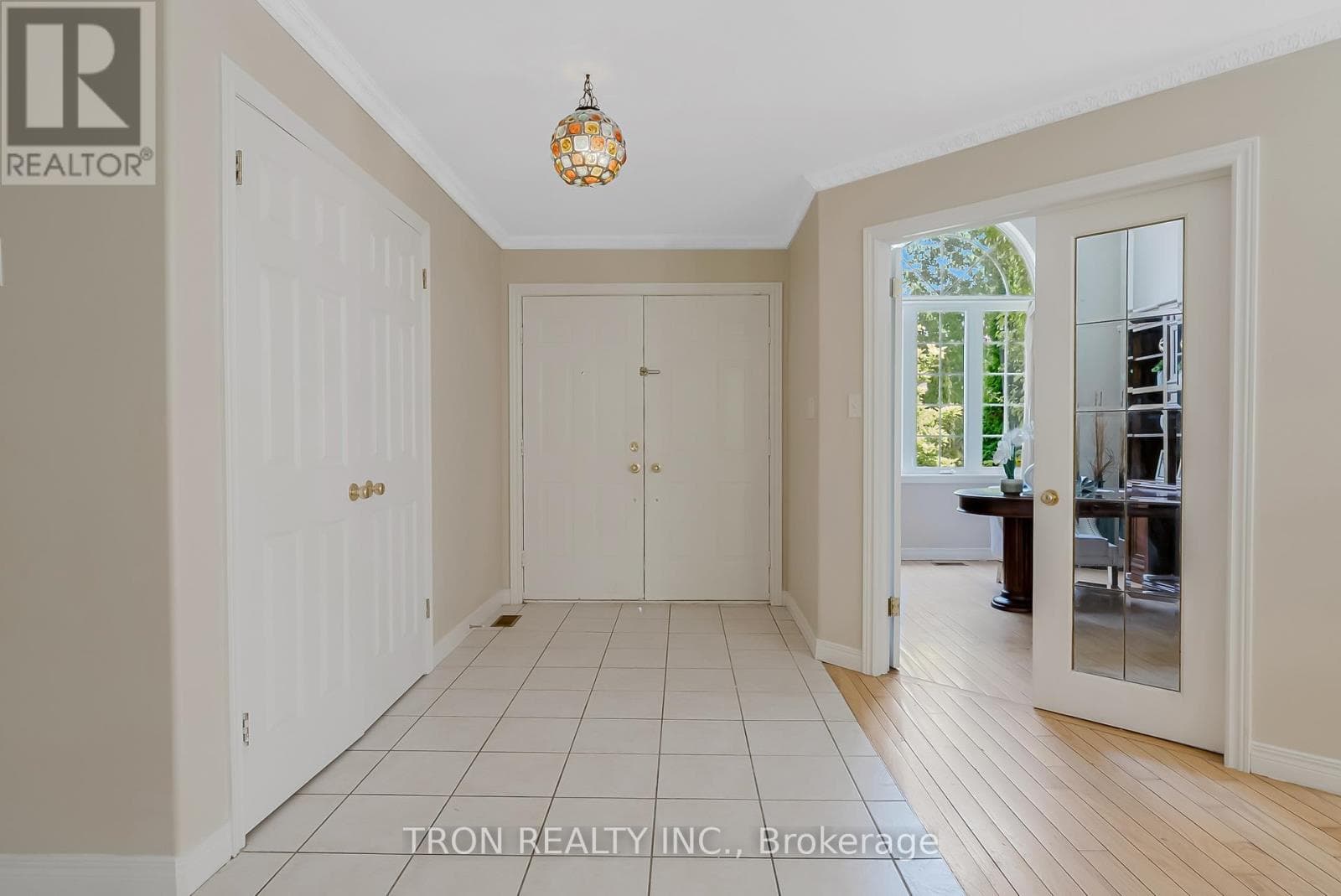 505 YORKSHIRE DRIVE — photo 2