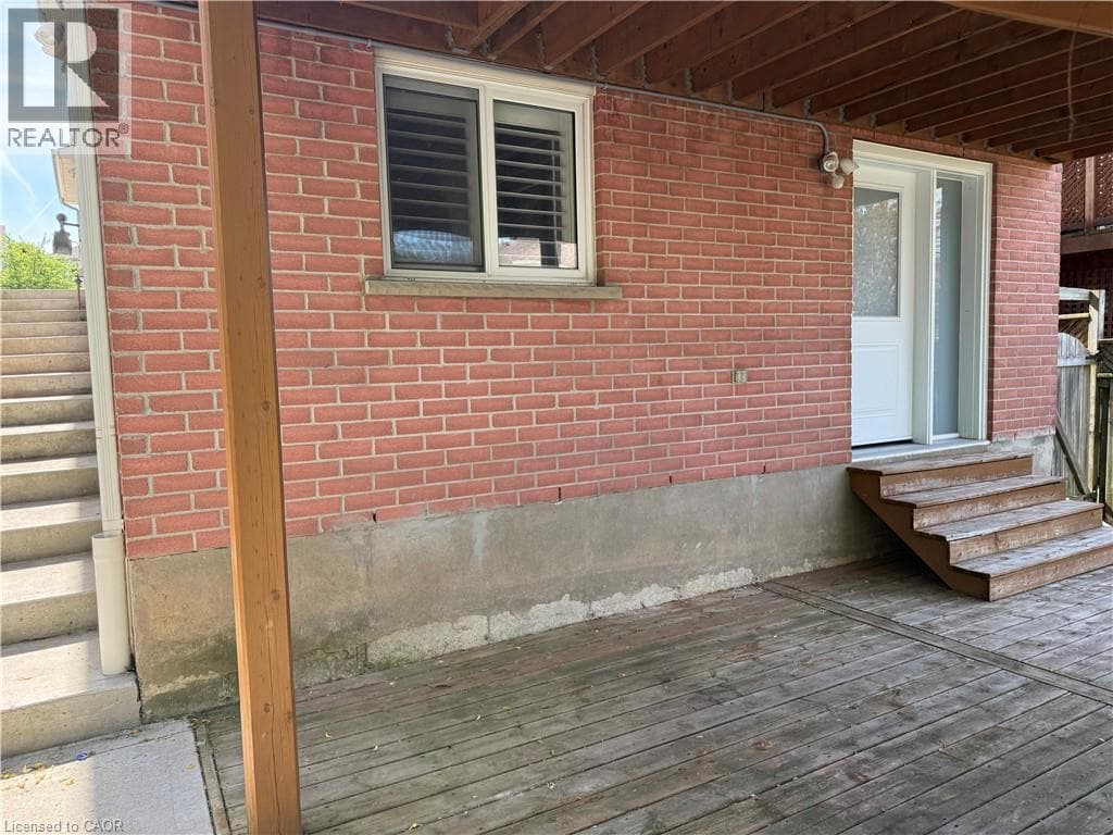 67 HOLLYRIDGE Crescent Unit# Lower — photo 2