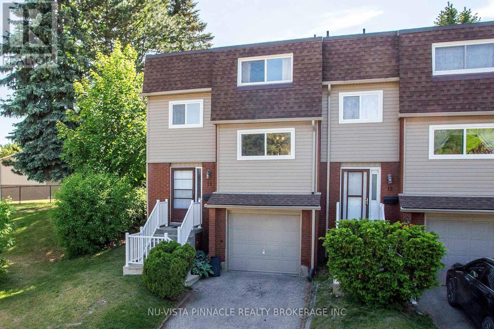13 - 285 BLUEVALE STREET N — photo 1