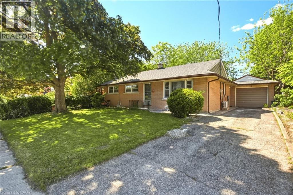 32 CLOSE Avenue — photo 1
