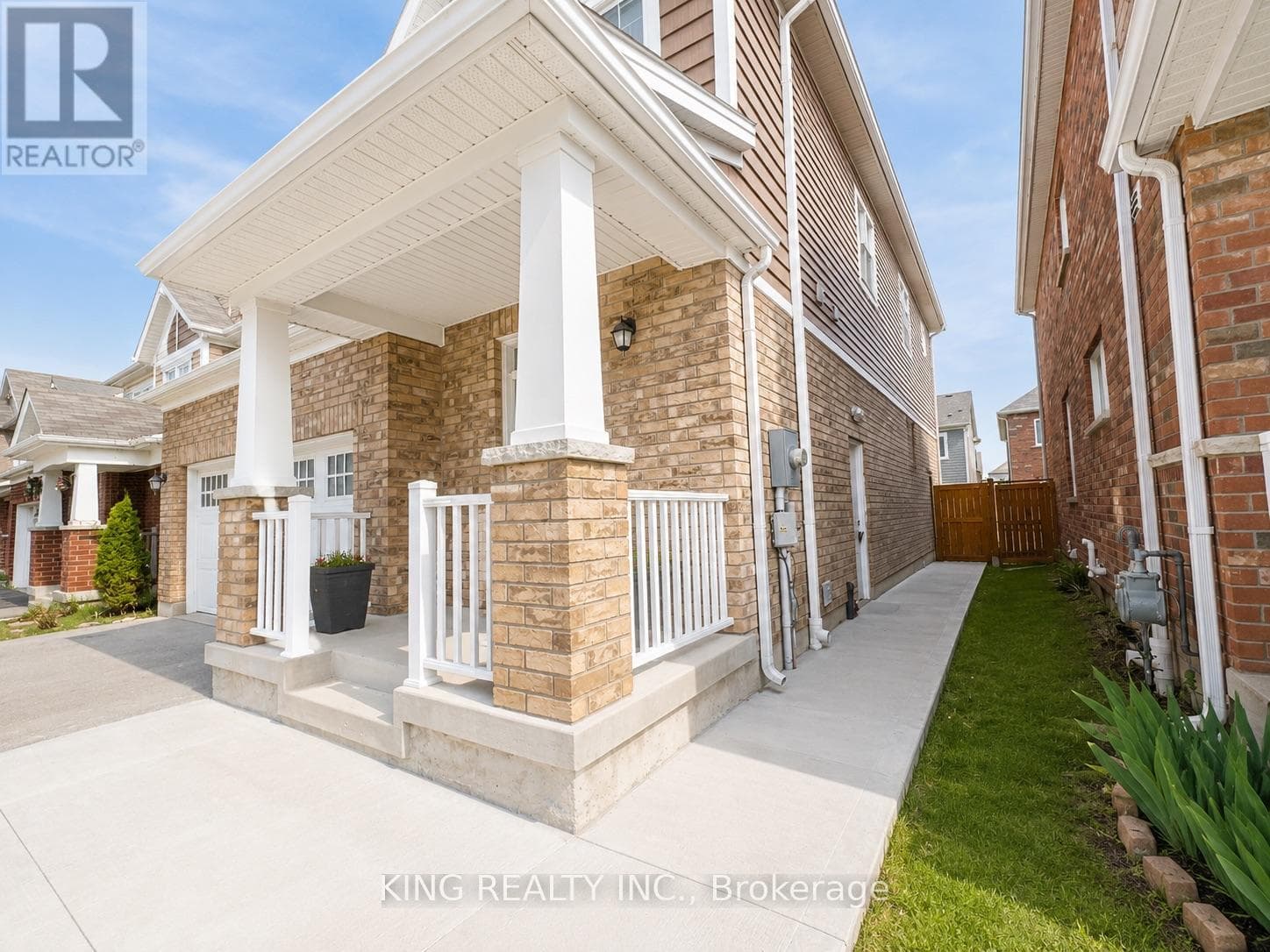 LOWER - 349 GROVEHILL CRESCENT — photo 1