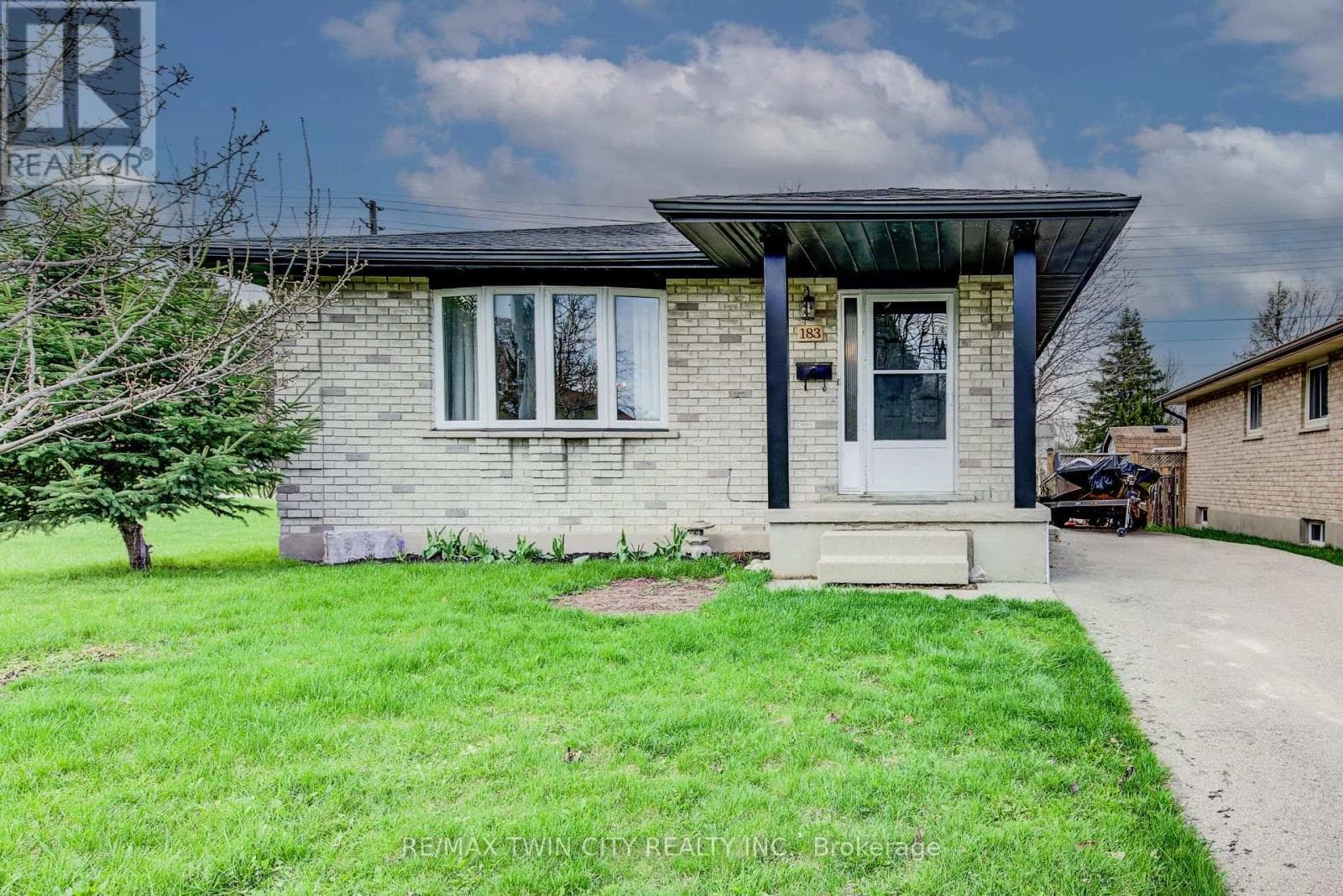 183 DINISON CRESCENT — photo 1